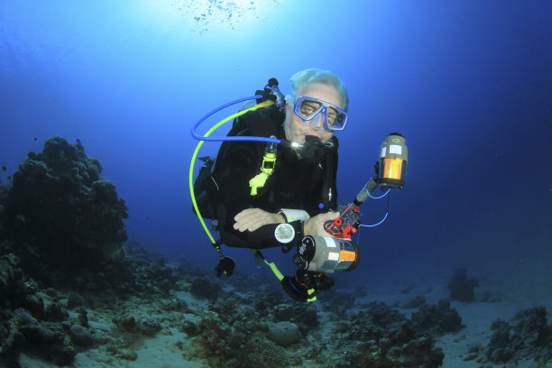 水下摄影师图片下载