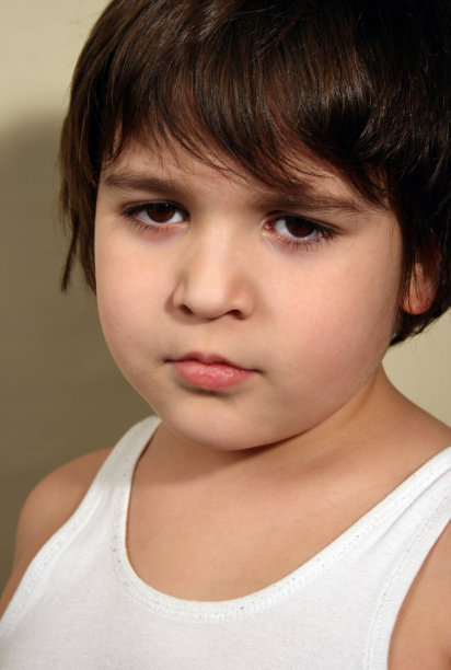 沉睡的男孩图片下载