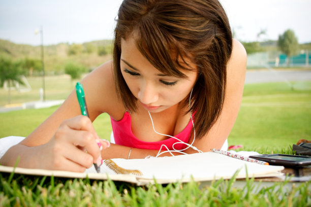 女孩学习图片下载