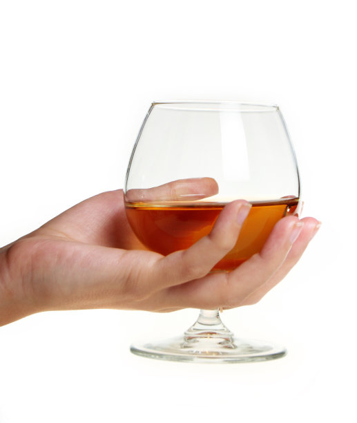 手里拿着酒图片下载