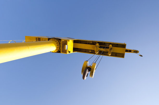 建筑起重机特写图片下载