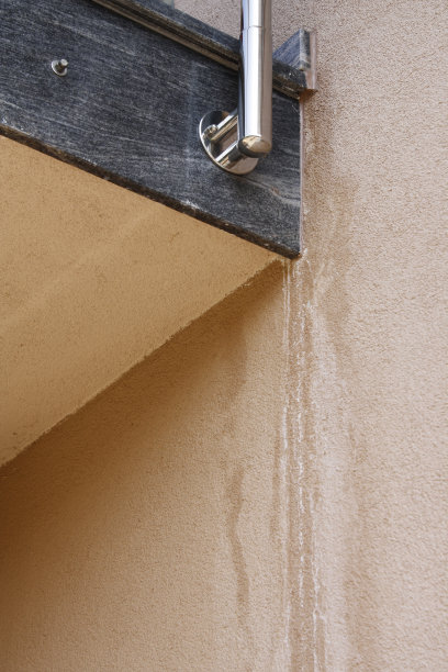 立面湿气来自阳台图片下载