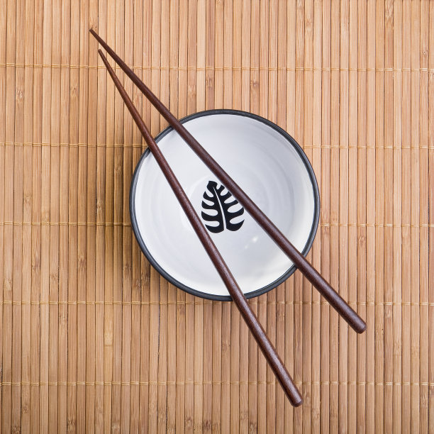 筷子与陶瓷碗竹席图片下载