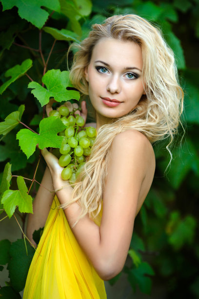 漂亮的金发女孩图片下载