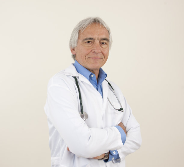 一位资深医生的肖像图片下载