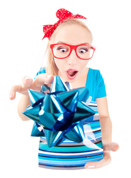 有趣的女孩收到礼物很兴奋图片下载