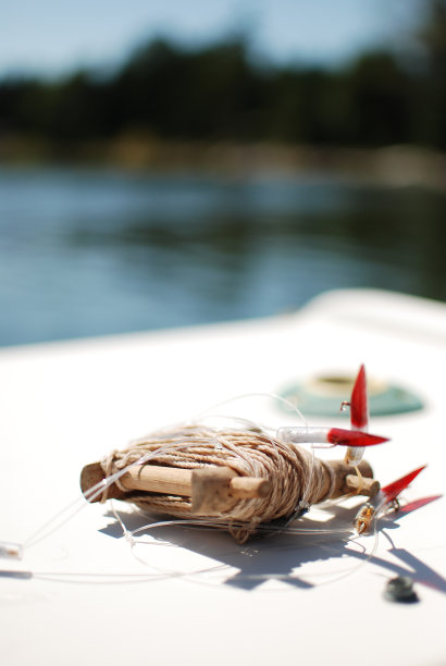 钓鲭鱼的拖网渔船图片下载