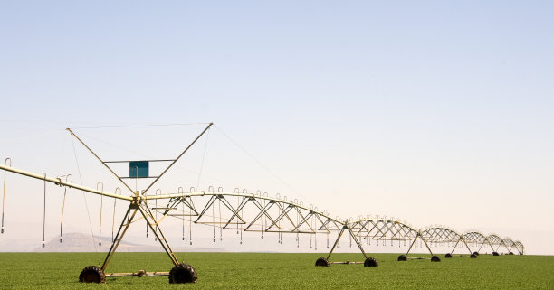 田间喷水器图片下载