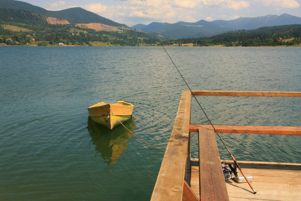 黄色的渔船图片下载