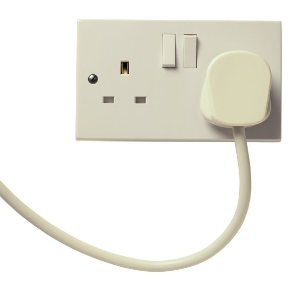 将电源插头提升至电源插座图片下载