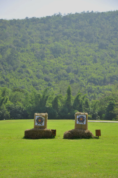 目标在操场中央图片下载