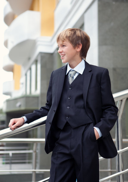 街头成功的商业少年图片下载