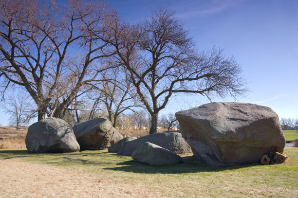 派佩斯顿的三枚少女石图片下载