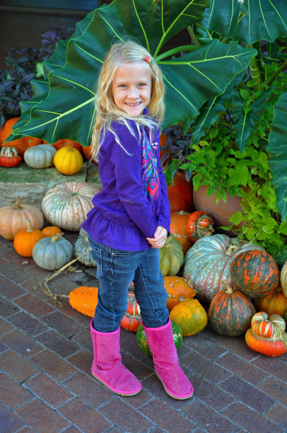 金发碧眼的小可爱图片下载