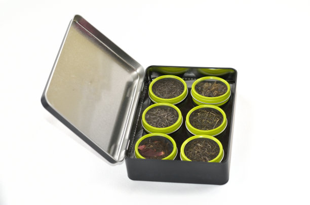 金属盒子里的茶图片下载