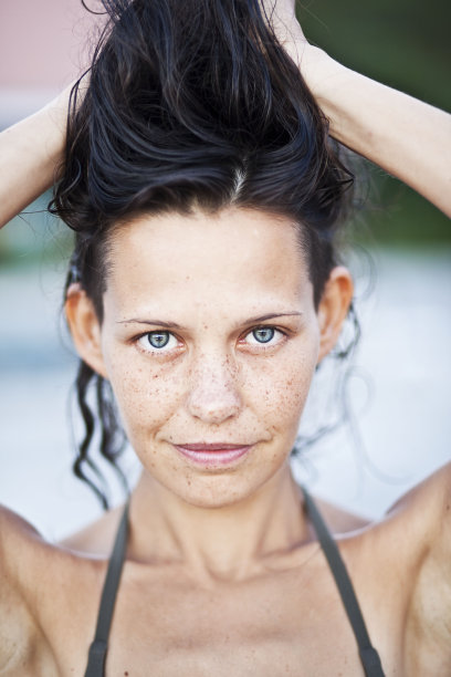 有雀斑的女人图片下载