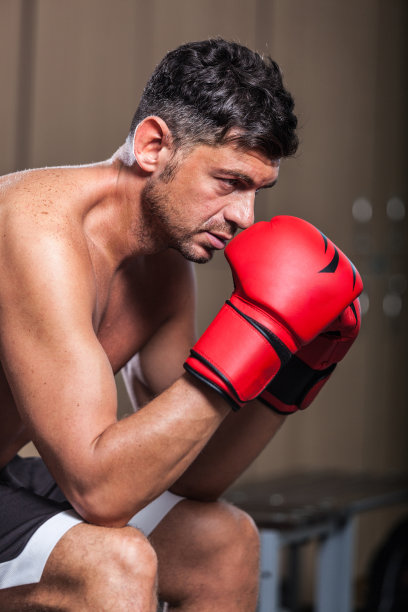 拳击手在更衣室里图片下载