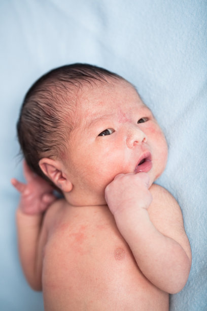 新出生的婴儿图片下载