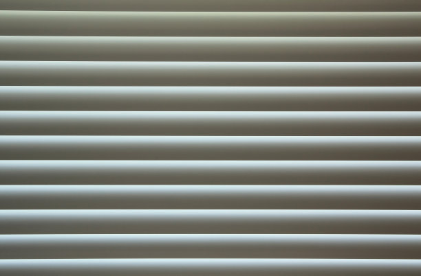 阳光透过窗帘(百叶窗)图片下载