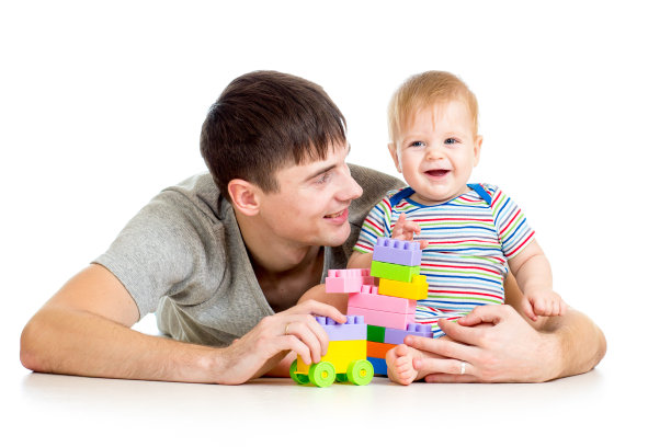 小男孩和爸爸在一起玩图片下载