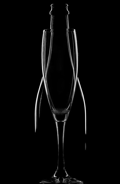 瓶子和玻璃在白色图片下载