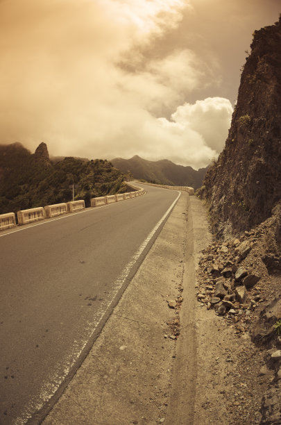 特内里费山上的复古曲线路图片下载