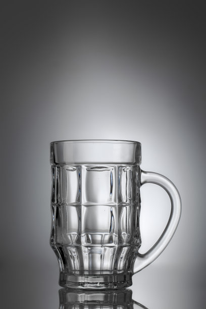 空的啤酒玻璃图片下载