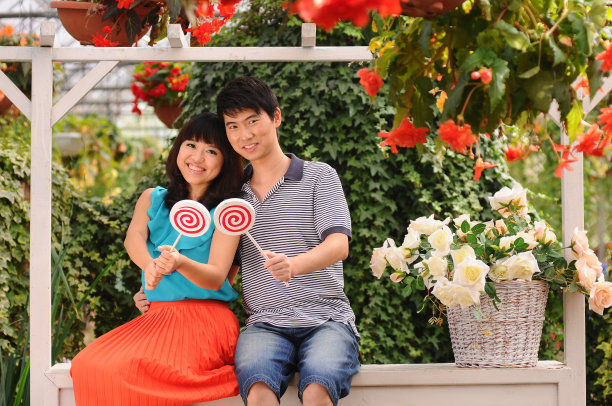 快乐的亚洲两图片下载