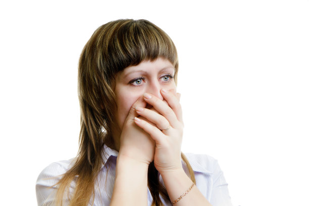 害怕的年轻女子图片下载