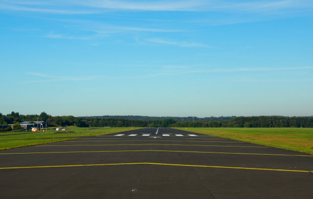 德国的小飞机跑道图片下载