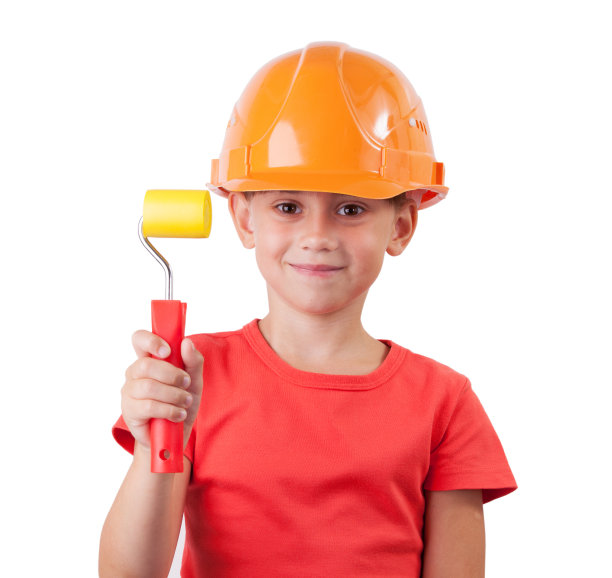 戴着施工头盔和油漆滚筒的女孩图片下载