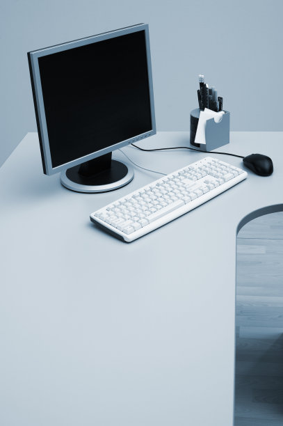 桌子在办公室图片下载