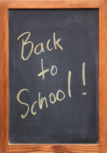 回到学校在黑板上写字图片下载