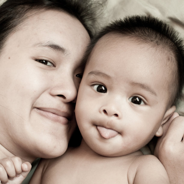 亚裔母子图片下载