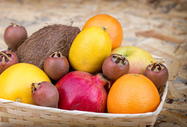 桌上有热带水果图片下载