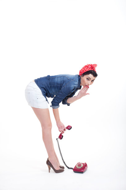 有电话的女人图片下载