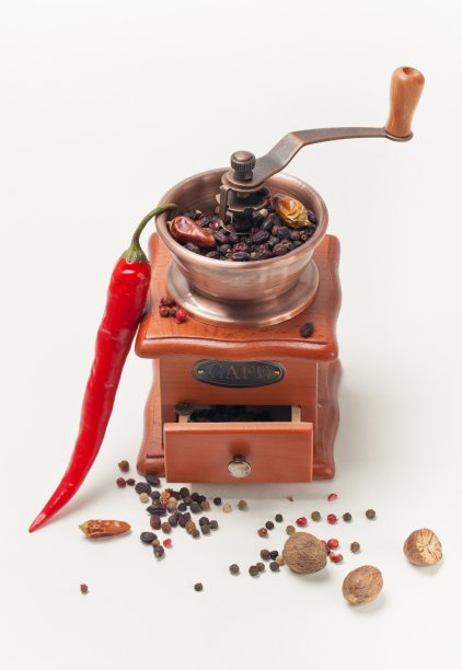 红胡椒和胡椒磨图片下载