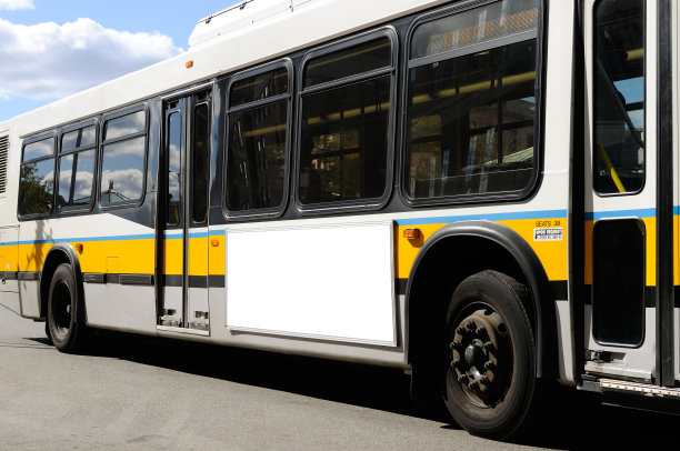 公共汽车上的商业标志图片下载