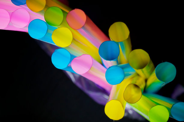 彩色的稻草排图片下载