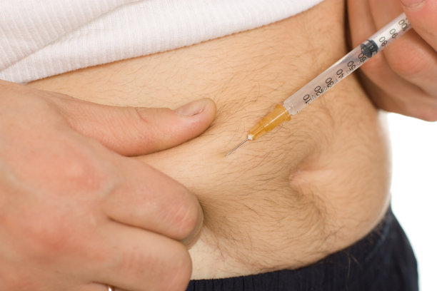 男人在胃里注射图片下载