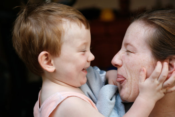 母亲和儿子图片下载