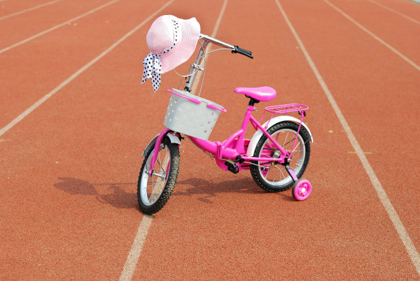 帽子和自行车图片下载