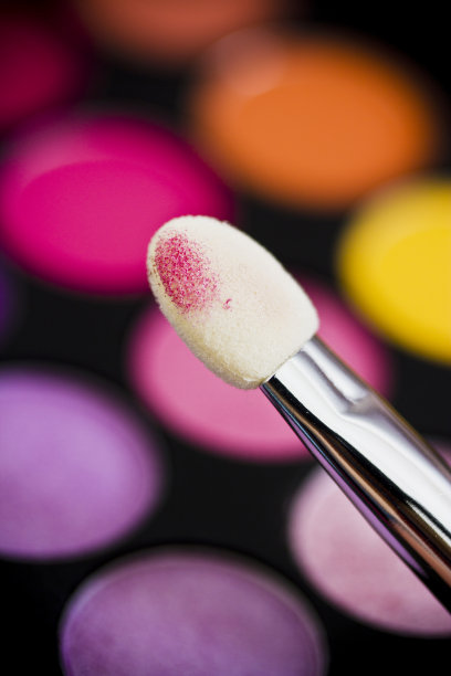 色彩鲜艳的眼影调色板图片下载