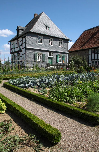 带花园的老房子图片下载
