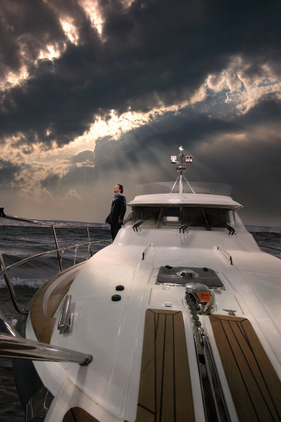 有人在游艇上图片下载