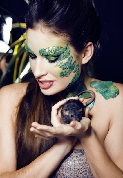 像蛇一样有创意的化妆图片下载