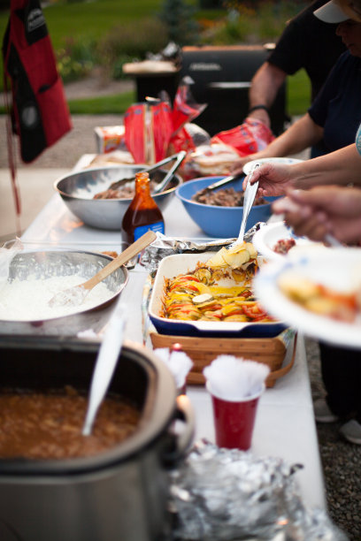 夏季户外烧烤自助餐线图片下载