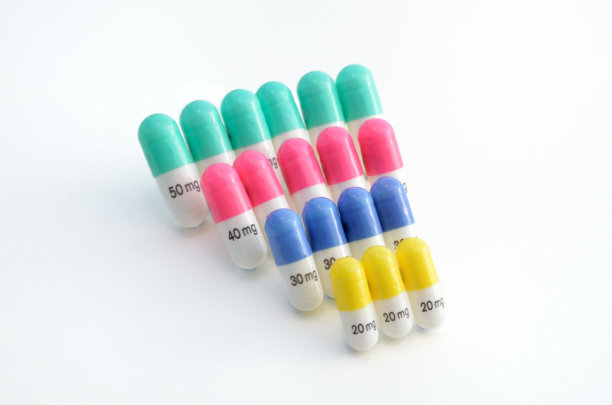 金字塔中的药片图片下载