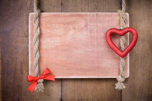 情人节心形、蝴蝶结、木框挂板背景图片下载