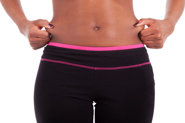 一个年轻性感的非洲裔美国女人的肚子图片下载